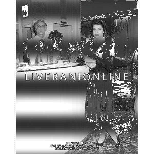 NEG-RETROSPETTIVA FANNY ARDANT ATTRICE NELLA FOTO FANNY ARDANT IN TERRAZZA MARTINI A MILANO NELL\'ANNO 1982 AG ALDO LIVERANI SAS