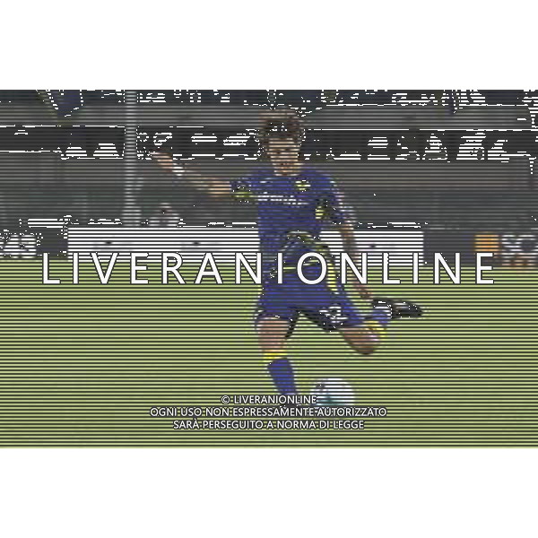 Domagoj Bradaric of Hellas Verona FC play the ball during Hellas Verona FC vs US Cremonese, 3° Serie A Enilive 2025-26 game at Marcantonio Bentegodi stadium in Verona (VR), Italy, on September 15, 2025. (Photo by Davide Casentini)