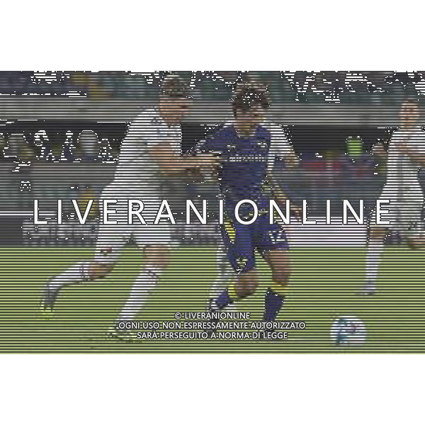 Domagoj Bradaric of Hellas Verona FC battle for the ball with Federico Baschirotto of US Cremonese during Hellas Verona FC vs US Cremonese, 3° Serie A Enilive 2025-26 game at Marcantonio Bentegodi stadium in Verona (VR), Italy, on September 15, 2025. (Photo by Davide Casentini)