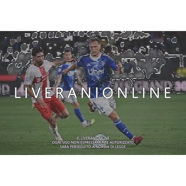 TVRG Como vs Genoa nella foto Mergim Vojvoda (Como) e sulla SX Mikael Egill Ellertsson (Genoa) Como 15-09-2025 Stadio Giuseppe Sinigaglia Como vs Genoa Campionato Serie A Enilive - 3a giornata foto Roberto Garavaglia/Agenzia Aldo Liverani sas