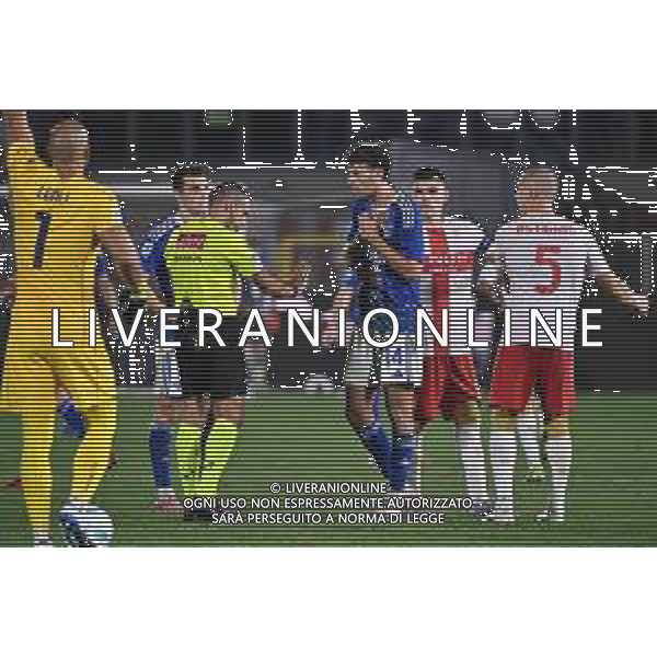 TVRG Como vs Genoa nella foto l\'arbitro Marco Piccinini di Forlì espelle Jacobo Ramon (Como) Como 15-09-2025 Stadio Giuseppe Sinigaglia Como vs Genoa Campionato Serie A Enilive - 3a giornata foto Roberto Garavaglia/Agenzia Aldo Liverani sas