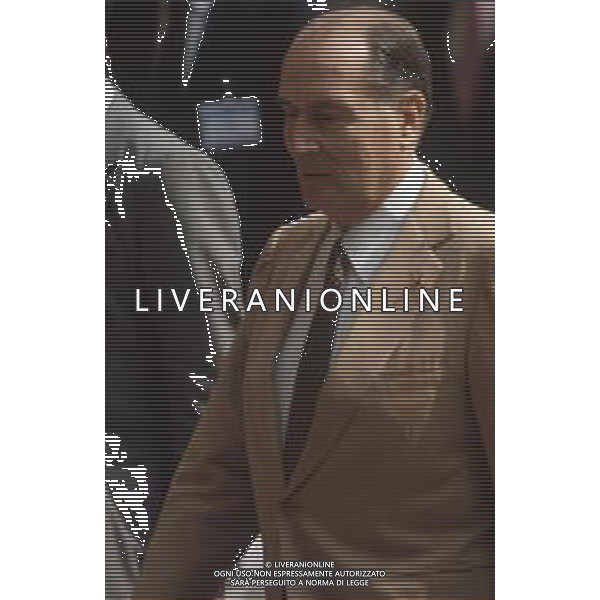 DIAP-RETROSPETTIVA FRANCOIS MITTERAND POLITICO NELLA FOTO FRANCOIS MITTERAND A MILANO NELL\'ANNO 1985 FOTO MASSIMO BIANCHI-AG ALDO LIVERANI SAS  
