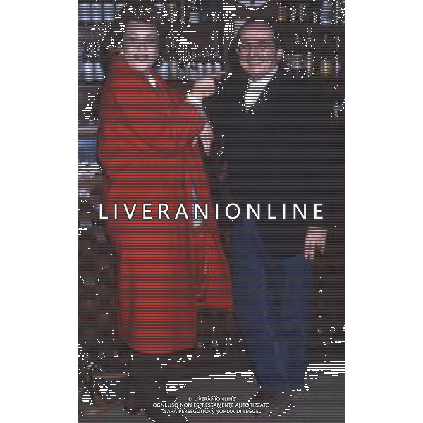 DIAP-RETROSPETTIVA GIANCARLOMAGALLI AUTORE TELEVISIVO E PRESENTATORE TELEVISIVO NELLA FOTO GIANCARLO MAGALLI CON ILARIA MOSCATO NELL\'ANNO 1987 A ROMA FOTO EDGARDO DELLA SCORCIOSA-AG ALDO LIVERANI SAS
