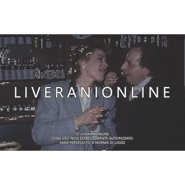 DIAP-RETROSPETTIVA GIANCARLOMAGALLI AUTORE TELEVISIVO E PRESENTATORE TELEVISIVO NELLA FOTO GIANCARLO MAGALLI CON ILARIA MOSCATO NELL\'ANNO 1987 A ROMA FOTO EDGARDO DELLA SCORCIOSA-AG ALDO LIVERANI SAS