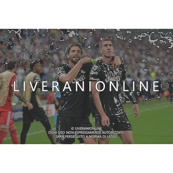 Torino 16.09.2025 Allianz Stadium TVAF-©Alessandro Falzone/Ag. Aldo Liverani sas Juventus vs Borussia Dortmund Uefa Champions League 2025/2026 1a giornata Nella foto: Vlahovic festeggiato per l\'assist del 4 gol della juve ©TVAF Alessandro Falzone - AGENZIA ALDO LIVERANI SAS