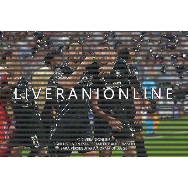 Torino 16.09.2025 Allianz Stadium TVAF-©Alessandro Falzone/Ag. Aldo Liverani sas Juventus vs Borussia Dortmund Uefa Champions League 2025/2026 1a giornata Nella foto: Manuel Locatelli-Dusan Vlahovic esultanza Juventus