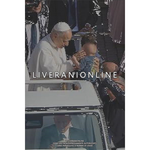 Citta’ del Vaticano - Piazza San Pietro Roma 17.09.2025 Udienza Generale di Sua Santita’ Papa Leone XIV Nella foto: Papa Leone XIV tra i fedeli Foto Credit: Andrea Bracaglia - AGENZIA ALDO LIVERANI SAS