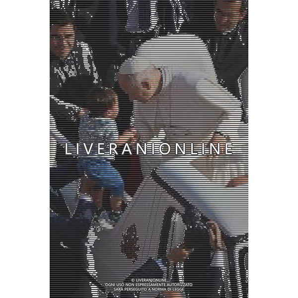 Citta’ del Vaticano - Piazza San Pietro Roma 17.09.2025 Udienza Generale di Sua Santita’ Papa Leone XIV Nella foto: Papa Leone XIV tra i fedeli Foto Credit: Andrea Bracaglia - AGENZIA ALDO LIVERANI SAS