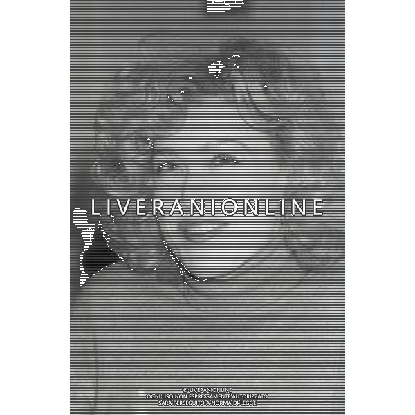 NEG-RETROSPETTIVA NANCY BRILLI ATTRICE NELLA FOTO NANCY BRILLI A MILANO IN TERRAZZA MARTINI NELL\'ANNO 1989 AG ALDO LIVERANI SAS 