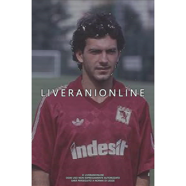DIAP-RETROSPETTIVA GIORGIO BRESCIANI CALCIATORE NELLA FOTO GIORGIO BRESCIANI CON LA MAGLIA DEL TORINO CALCIO ANNO 1988-89 AG ALDO LIVERANI SAS
