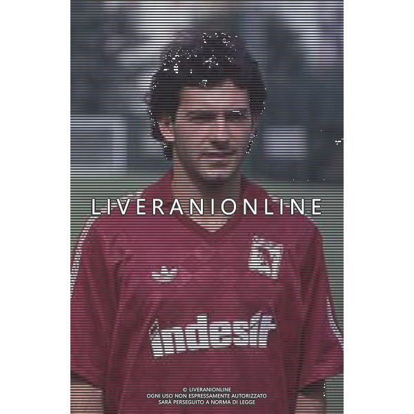 DIAP-RETROSPETTIVA GIORGIO BRESCIANI CALCIATORE NELLA FOTO GIORGIO BRESCIANI CON LA MAGLIA DEL TORINO CALCIO ANNO 1988-89 AG ALDO LIVERANI SAS