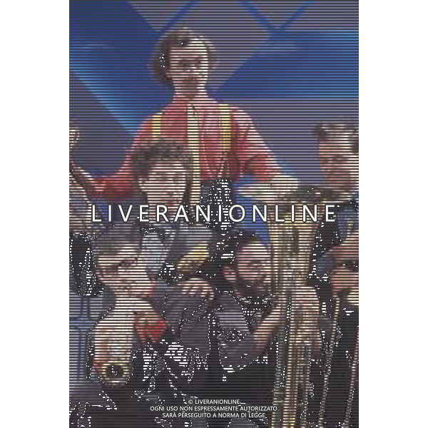 DIAP-RETROSPETTIVA MAURIZIO NICHETTI ATTORE NELLAFOTO MAURIZIO NICHETTI A MILANO NELL\'ANNO 1986 NELLA TRASMISSIONE TELEVISIVA “PISTA “CON LA BANDA OSIRIS AG ALDO LIVERANI SAS