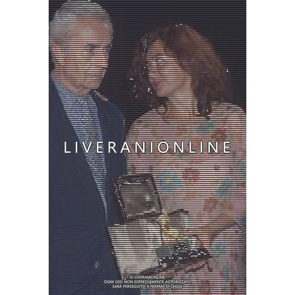 DIAP-RETROSPETTIVA MICHELANGELO ANTONIONI REGISTA NELLA FOTO MICHELANGELO ANTONIONI A TAORMINA NELL\'ANNO 1991 CON LA MOGLIE ENRICA FICO AG ALDO LIIVERANI SAS