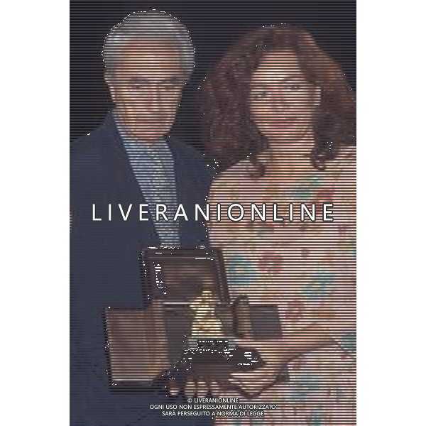 DIAP-RETROSPETTIVA MICHELANGELO ANTONIONI REGISTA NELLA FOTO MICHELANGELO ANTONIONI A TAORMINA NELL\'ANNO 1991 CON LA MOGLIE ENRICA FICO AG ALDO LIIVERANI SAS