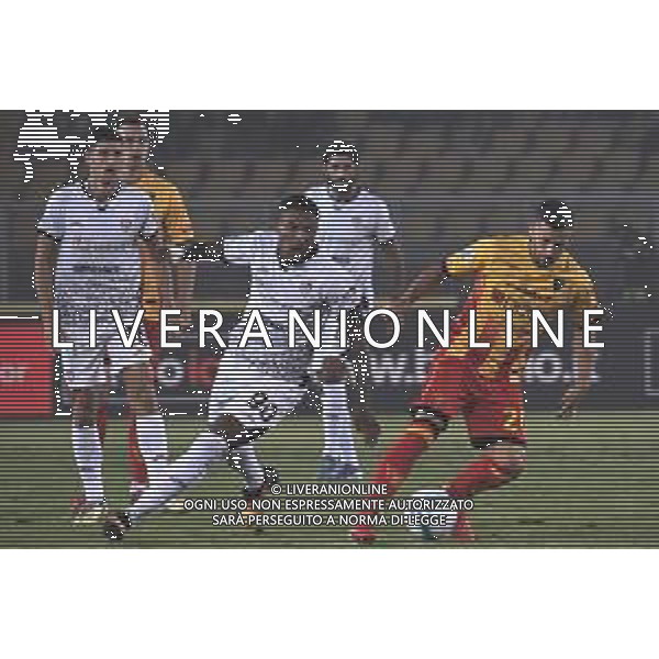 US Lecce vs AC Cagliari Calcio nella foto Michael Folorunsho (Cagliari Calcio) a contrasto con Ramadani Ylber (Us Lecce) Lecce (ITA) 19-09-2025 FOTO PASQUALE GOLIA-AG ALDO LIVERANI SAS