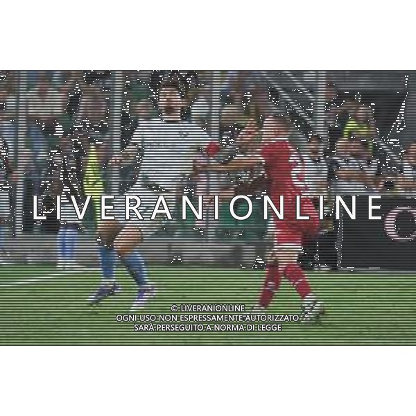 Giocatore A e Giocatore B in azione durante Palermo FC vs SSC Bari Serie B 25/26 presso lo stadio Renzo Barbera di Palermo il 19/09/25 ©Federico Serra - AGENZIA ALDO LIVERANI SAS