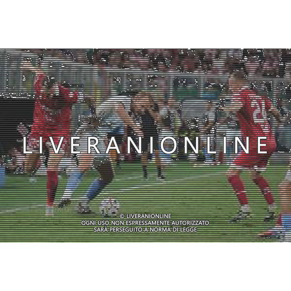 Giocatore A e Giocatore B in azione durante Palermo FC vs SSC Bari Serie B 25/26 presso lo stadio Renzo Barbera di Palermo il 19/09/25 ©Federico Serra - AGENZIA ALDO LIVERANI SAS