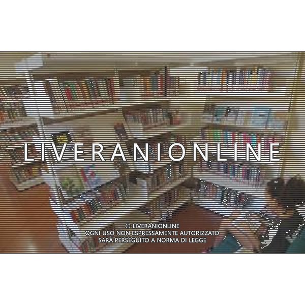 IMOLA 20 09 2025 BIBLIOTECA COMUNALE CASA PIANI "VIETATO NON SFOGLIARE" NELLA FOTO LETURA DEI LIBRI ©SANNA - AGENZIA ALDO LIVERANI SAS