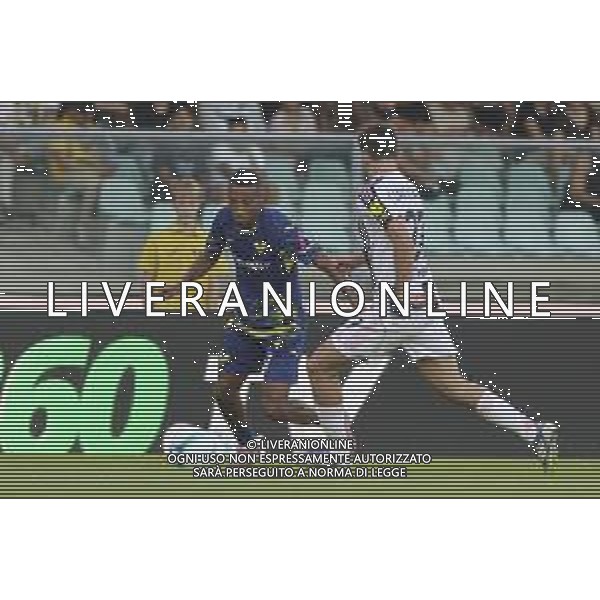 Rafik Belghali of Hellas Verona FC8 battle for the ball with Andrea Cambiaso of Juventus FC during Hellas Verona FC vs Juventus FC, 4° Serie A Enilive 2025-26 game at Marcantonio Bentegodi stadium in Verona (VR), Italy, on September 20, 2025. (Photo by Davide Casentini)- AGENZIA ALDO LIVERANI
