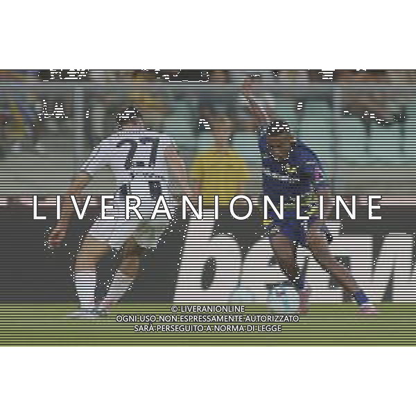 Rafik Belghali of Hellas Verona FC8 battle for the ball with Andrea Cambiaso of Juventus FC during Hellas Verona FC vs Juventus FC, 4° Serie A Enilive 2025-26 game at Marcantonio Bentegodi stadium in Verona (VR), Italy, on September 20, 2025. (Photo by Davide Casentini)- AGENZIA ALDO LIVERANI