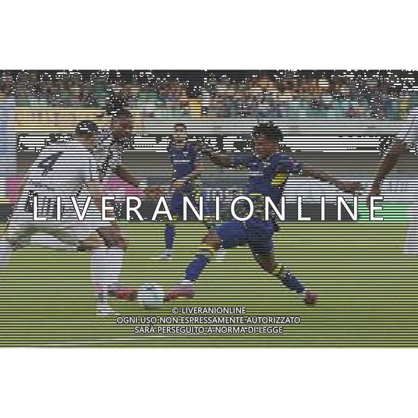 Gift Orban of Hellas Verona FC battle for the ball with Federico Gatti of Juventus FC during Hellas Verona FC vs Juventus FC, 4° Serie A Enilive 2025-26 game at Marcantonio Bentegodi stadium in Verona (VR), Italy, on September 20, 2025. (Photo by Davide Casentini)- AGENZIA ALDO LIVERANI
