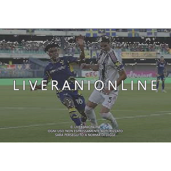 Manuel Locatelli of Juventus FC competes for the ball with Gift Orban of Hellas Verona FC during Hellas Verona FC vs Juventus FC, 4° Serie A Enilive 2025-26 game at Marcantonio Bentegodi stadium in Verona (VR), Italy, on September 20, 2025. (Photo by Davide Casentini)- AGENZIA ALDO LIVERANI