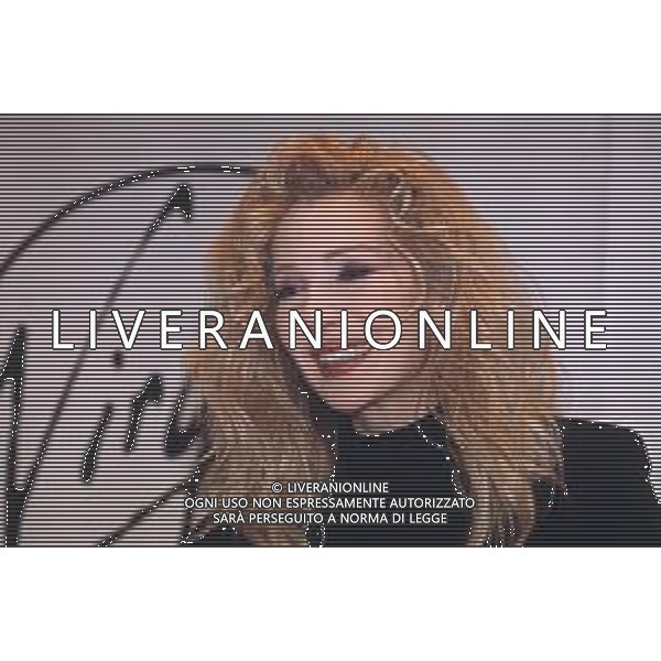 DIAP-RETROSPETTIVA IVANA SPAGNA CANTANTE NELLA FOTO IVANA SPAGNA NEL\'ANNO 1995 AL NEGOZIO VIRGIN STORE A MILANO AG ALDO LIVERANI SAS