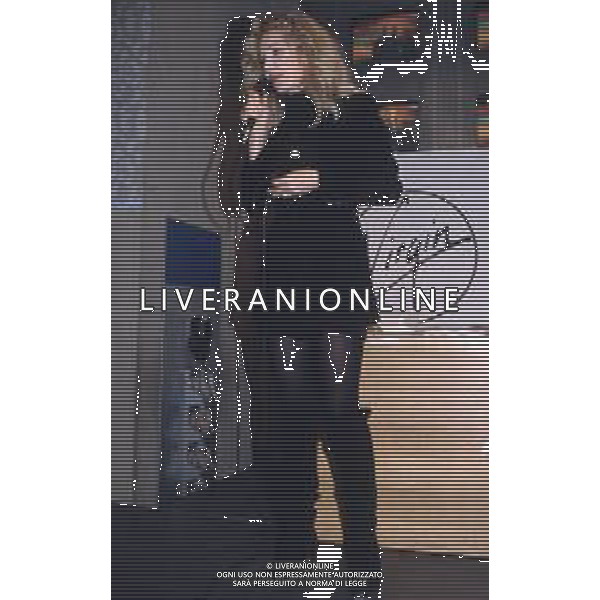 DIAP-RETROSPETTIVA IVANA SPAGNA CANTANTE NELLA FOTO IVANA SPAGNA NEL\'ANNO 1995 AL NEGOZIO VIRGIN STORE A MILANO AG ALDO LIVERANI SAS