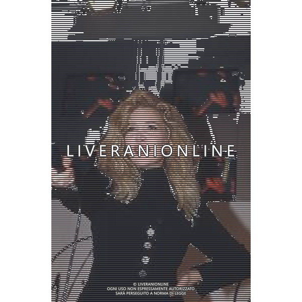 DIAP-RETROSPETTIVA IVANA SPAGNA CANTANTE NELLA FOTO IVANA SPAGNA NEL\'ANNO 1995 AL NEGOZIO VIRGIN STORE A MILANO AG ALDO LIVERANI SAS