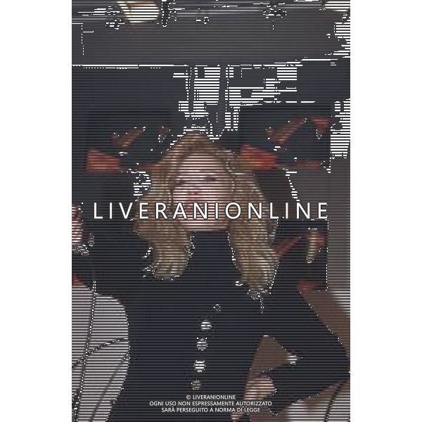 DIAP-RETROSPETTIVA IVANA SPAGNA CANTANTE NELLA FOTO IVANA SPAGNA NEL\'ANNO 1995 AL NEGOZIO VIRGIN STORE A MILANO AG ALDO LIVERANI SAS