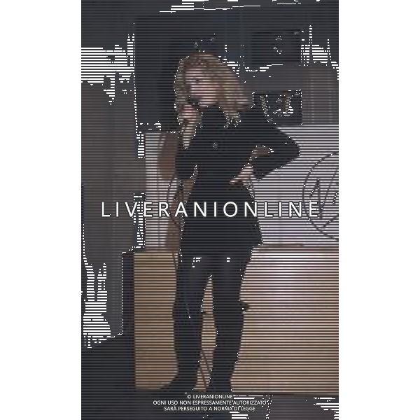 DIAP-RETROSPETTIVA IVANA SPAGNA CANTANTE NELLA FOTO IVANA SPAGNA NEL\'ANNO 1995 AL NEGOZIO VIRGIN STORE A MILANO AG ALDO LIVERANI SAS