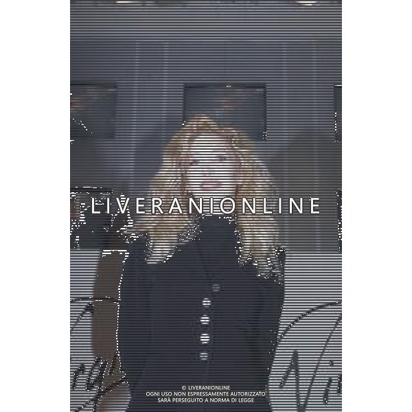 DIAP-RETROSPETTIVA IVANA SPAGNA CANTANTE NELLA FOTO IVANA SPAGNA NEL\'ANNO 1995 AL NEGOZIO VIRGIN STORE A MILANO AG ALDO LIVERANI SAS
