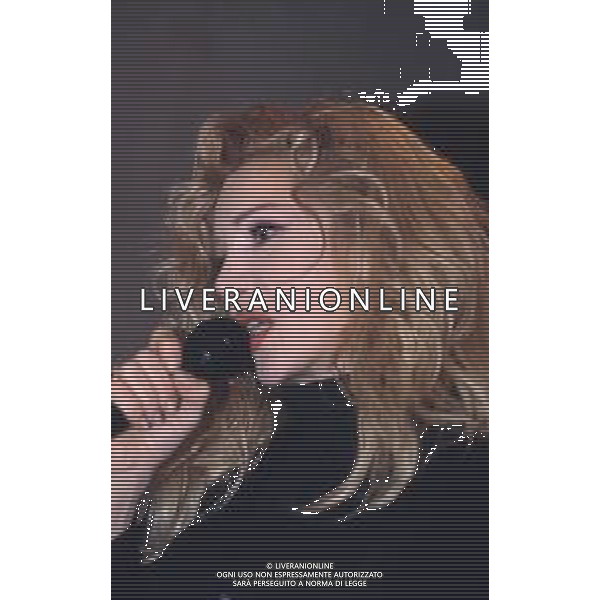 DIAP-RETROSPETTIVA IVANA SPAGNA CANTANTE NELLA FOTO IVANA SPAGNA NEL\'ANNO 1995 AL NEGOZIO VIRGIN STORE A MILANO AG ALDO LIVERANI SAS