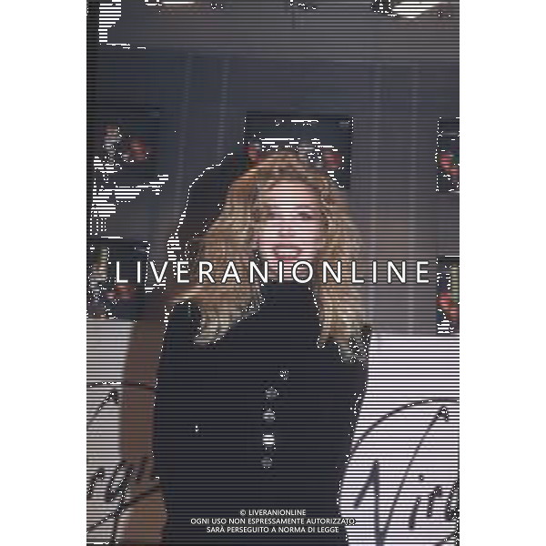 DIAP-RETROSPETTIVA IVANA SPAGNA CANTANTE NELLA FOTO IVANA SPAGNA NEL\'ANNO 1995 AL NEGOZIO VIRGIN STORE A MILANO AG ALDO LIVERANI SAS