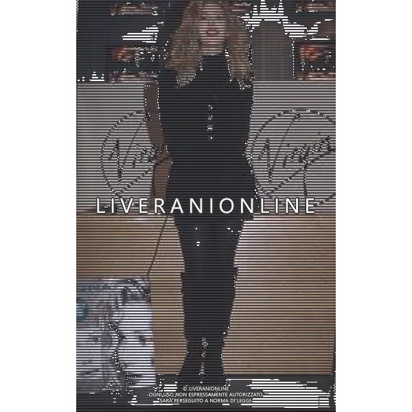 DIAP-RETROSPETTIVA IVANA SPAGNA CANTANTE NELLA FOTO IVANA SPAGNA NEL\'ANNO 1995 AL NEGOZIO VIRGIN STORE A MILANO AG ALDO LIVERANI SAS