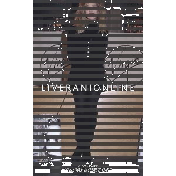 DIAP-RETROSPETTIVA IVANA SPAGNA CANTANTE NELLA FOTO IVANA SPAGNA NEL\'ANNO 1995 AL NEGOZIO VIRGIN STORE A MILANO AG ALDO LIVERANI SAS