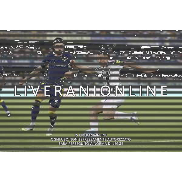 Andrea Cambiaso of Juventus FC competes for the ball with Unai Nunez of Hellas Verona FC during Hellas Verona FC vs Juventus FC, 4° Serie A Enilive 2025-26 game at Marcantonio Bentegodi stadium in Verona (VR), Italy, on September 20, 2025. (Photo by Davide Casentini)- AGENZIA ALDO LIVERANI
