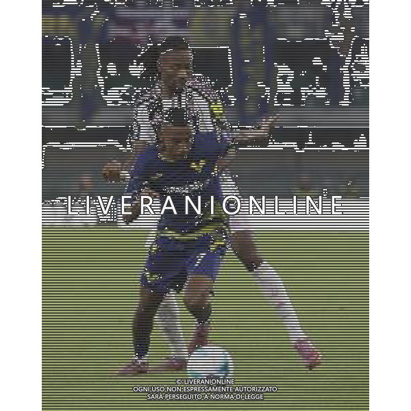 Rafik Belghali of Hellas Verona FC battle for the ball with Khephren Thuram of Juventus FC during Hellas Verona FC vs Juventus FC, 4° Serie A Enilive 2025-26 game at Marcantonio Bentegodi stadium in Verona (VR), Italy, on September 20, 2025. (Photo by Davide Casentini)- AGENZIA ALDO LIVERANI
