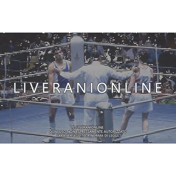 DIAP-RETROSPETTIVA PATRIZIO OLIVA PUGILE NELLA FOTO PATRIZIO OLIVA E ANTHONY WILLIS ALLE OLIMPIADI DI MOSCA ANNO 1980 FOTO ENRICO LIVERANI -AG ALDO LIVERANI SAS 