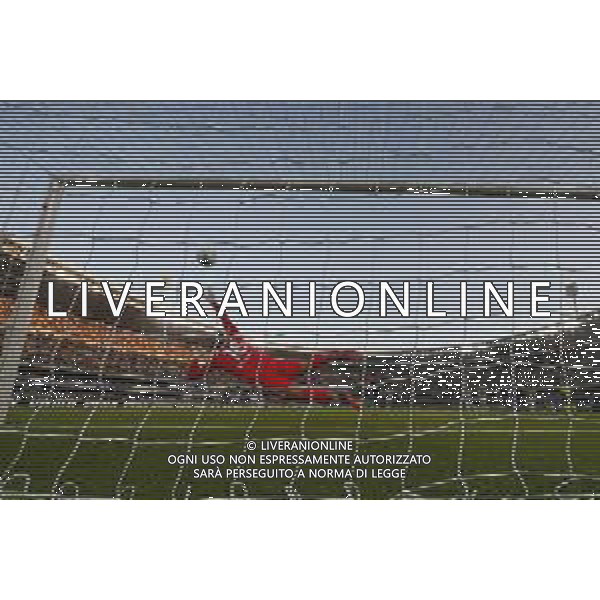Gift Orban of Hellas Verona FC scores a goal on penalty during Hellas Verona FC vs Juventus FC, 4° Serie A Enilive 2025-26 game at Marcantonio Bentegodi stadium in Verona (VR), Italy, on September 20, 2025. (Photo by Davide Casentini)- AGENZIA ALDO LIVERANI