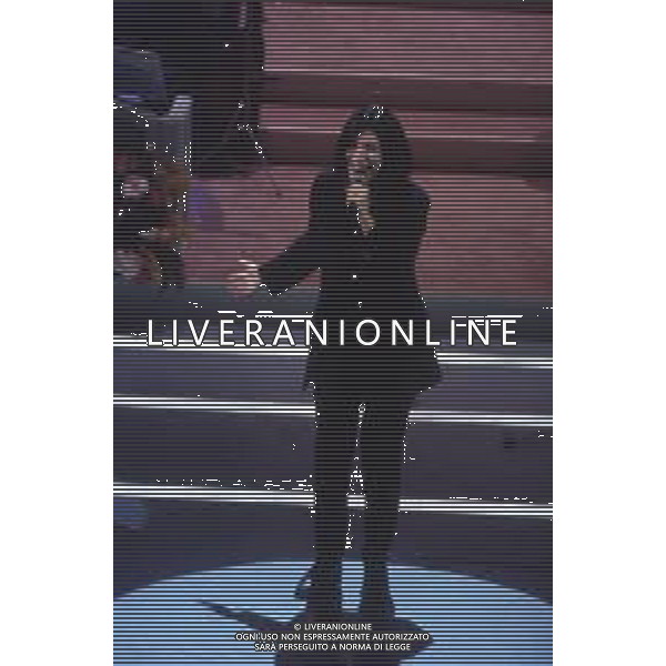 DIAP-RETROSPETTIVA LAURA PAUSINI CANTANTE NELLA FOTO LAURA PAUSINI AL FESTIVAL DI SANREMO NELL\'ANNO 1993 AG ALDO LIVERANI SAS