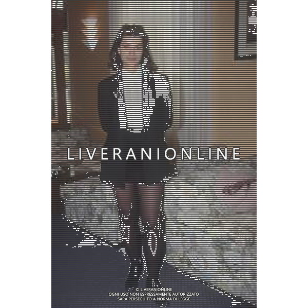 DIAP-RETROSPETTIVA LAURA PAUSINI CANTANTE NELLA FOTO LAURA PAUSINI AL FESTIVAL DI SANREMO NELL\'ANNO 1993 AG ALDO LIVERANI SAS