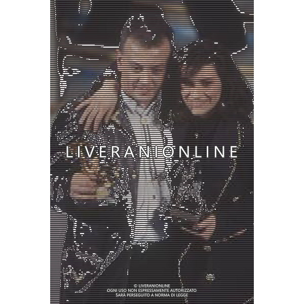 DIAP-RETROSPETTIVA LAURA PAUSINI CANTANTE NELLA FOTO LAURA PAUSINI AL FESTIVAL DI SANREMO NELL\'ANNO 1993 CON ENRICO RUGGERI AG ALDO LIVERANI SAS