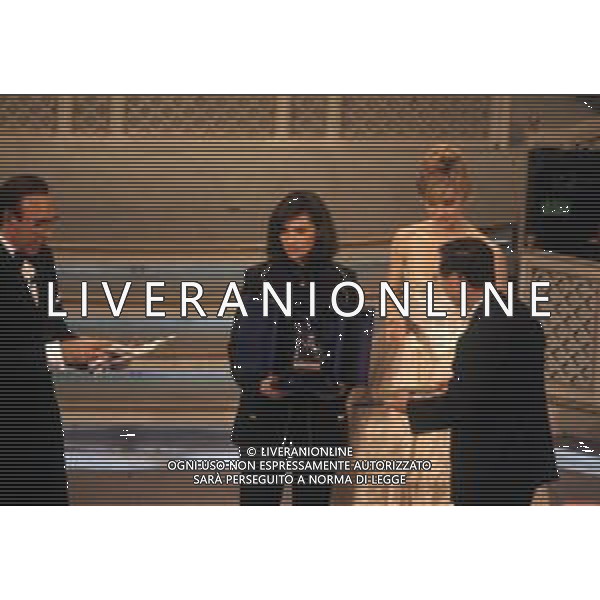 DIAP-RETROSPETTIVA LAURA PAUSINI CANTANTE NELLA FOTO LAURA PAUSINI AL FESTIVAL DI SANREMO NELL\'ANNO 1993 CON MILLY CARLUCCI E PIPPO BAUDO AG ALDO LIVERANI SAS