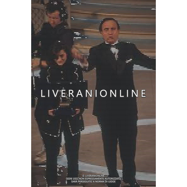 DIAP-RETROSPETTIVALAURA PAUSINI CANTANTE NELLA FOTO LAURA PAUSINI A SANREMO NELL\'ANNO 1993 CON PIPPO BAUDO AG ALDO LIVERANI SAS