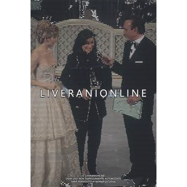 DIAP-RETROSPETTIVALAURA PAUSINI CANTANTE NELLA FOTO LAURA PAUSINI A SANREMO NELL\'ANNO 1993 CON PIPPO BAUDO E MILLY CARLUCCI AG ALDO LIVERANI SAS