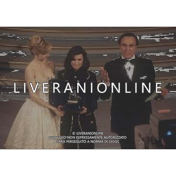 DIAP-RETROSPETTIVALAURA PAUSINI CANTANTE NELLA FOTO LAURA PAUSINI A SANREMO NELL\'ANNO 1993 CON PIPPO BAUDO E MILLY CARLUCCI AG ALDO LIVERANI SAS