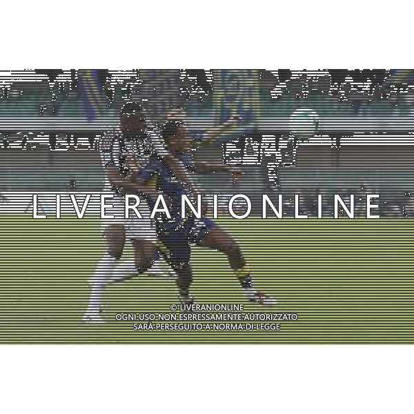 Antoine Joseph Bernède of Hellas Verona FC competes for the ball with Pierre Kalulu of Juventus FC during Hellas Verona FC vs Juventus FC, 4° Serie A Enilive 2025-26 game at Marcantonio Bentegodi stadium in Verona (VR), Italy, on September 20, 2025. (Photo by Davide Casentini) AG ALDO LIVERANI SAS