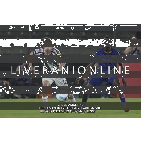 Kenan Yildiz of Juventus FC competes for the ball with Cheikh Niasse of Hellas Verona FC during Hellas Verona FC vs Juventus FC, 4° Serie A Enilive 2025-26 game at Marcantonio Bentegodi stadium in Verona (VR), Italy, on September 20, 2025. (Photo by Davide Casentini) AG ALDO LIVERANI SAS