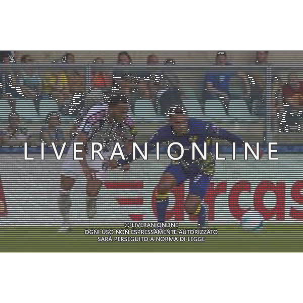 Giovane Santana do Nascimiento of Hellas Verona FC competes for the ball with Lloyd Kelly of Juventus FC during Hellas Verona FC vs Juventus FC, 4° Serie A Enilive 2025-26 game at Marcantonio Bentegodi stadium in Verona (VR), Italy, on September 20, 2025. (Photo by Davide Casentini) AG ALDO LIVERANI SAS